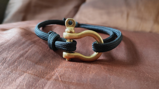 The Bow-Shackle