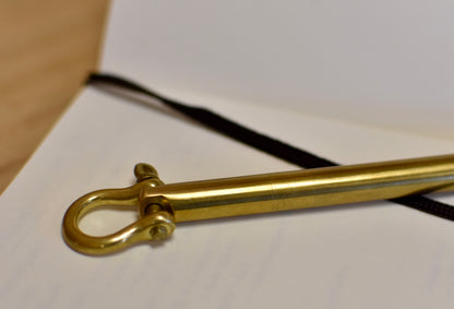 Bow-Shackle Pen